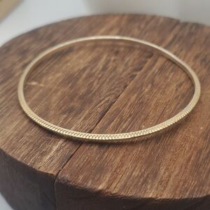 B2132‎ gold tone foiled bracelet